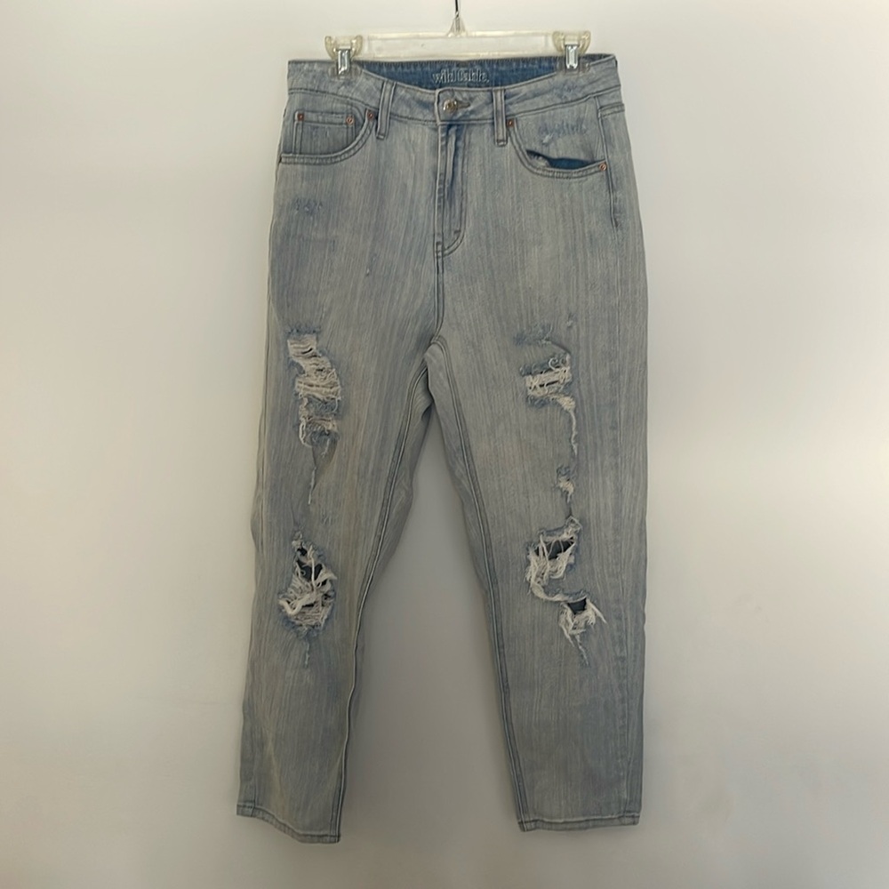 Light wash ripped jeans. Size 8